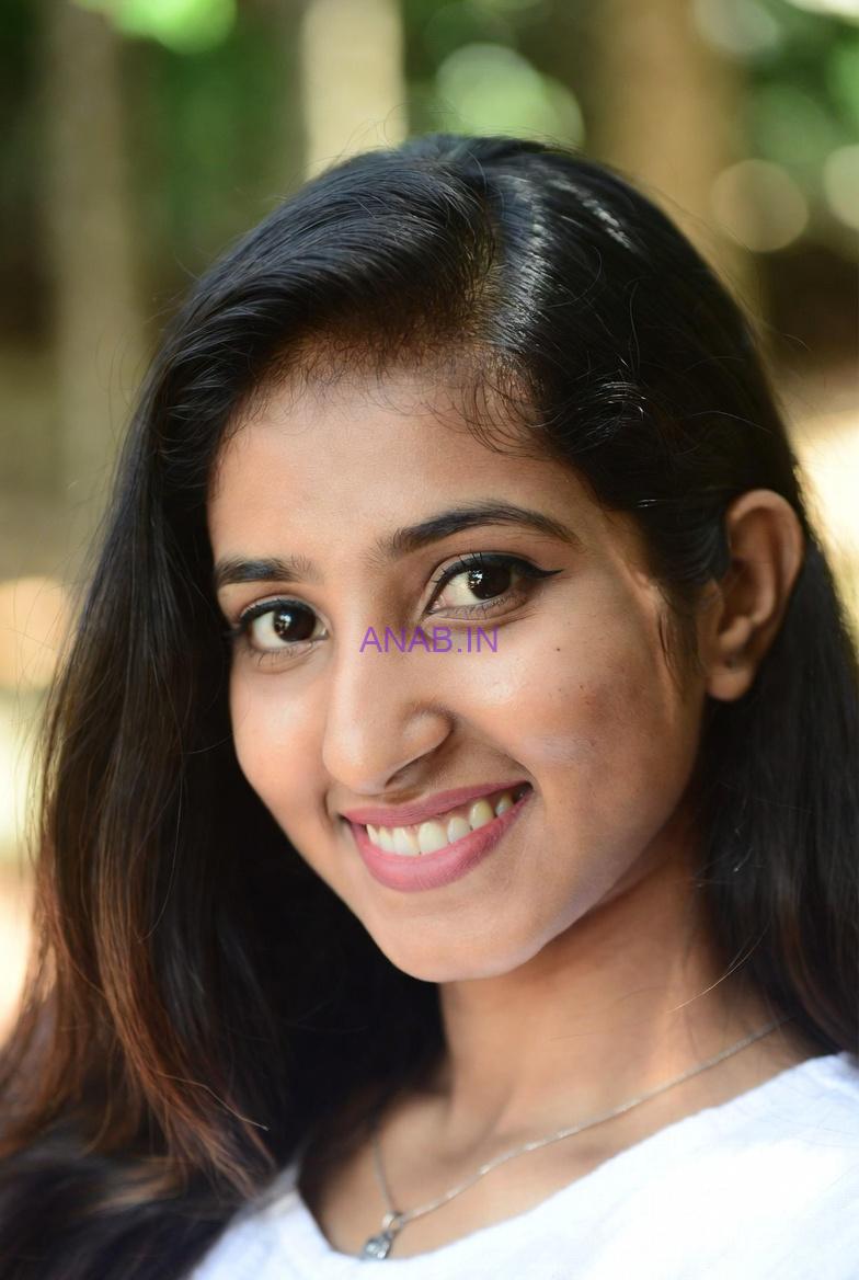 Surat Sneha Call Girl👅 : 26-Year-Old Horny Indian 💃Queen Offering Naughty Cash Services, Open Day & Night Everywhere! 🌹😏